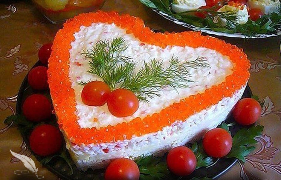 Салат с красной рыбой слоями