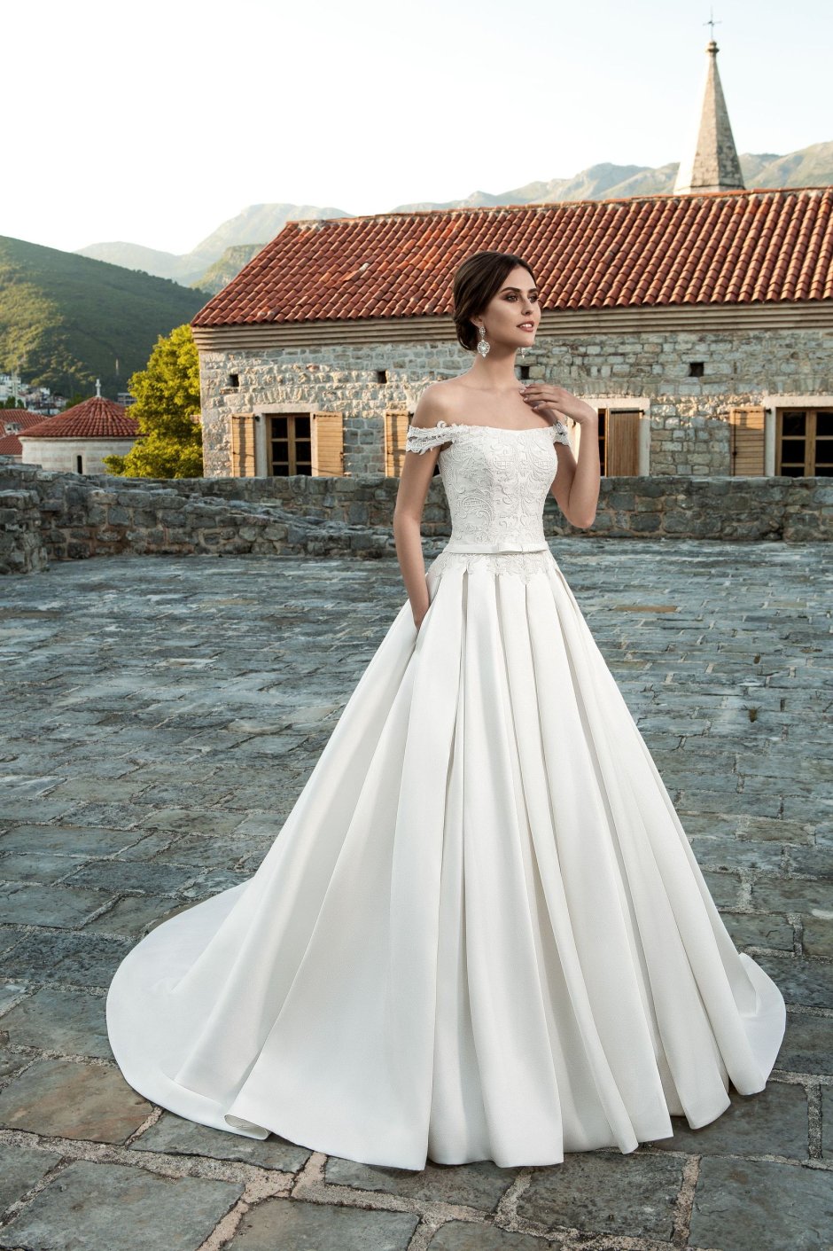 Открытое свадебное платье