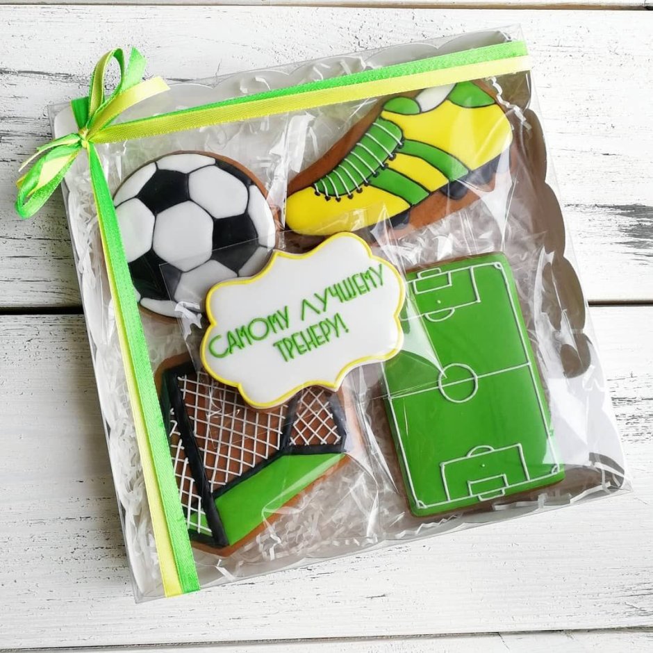 Конфетные подарки для мальчика футбольный мяч