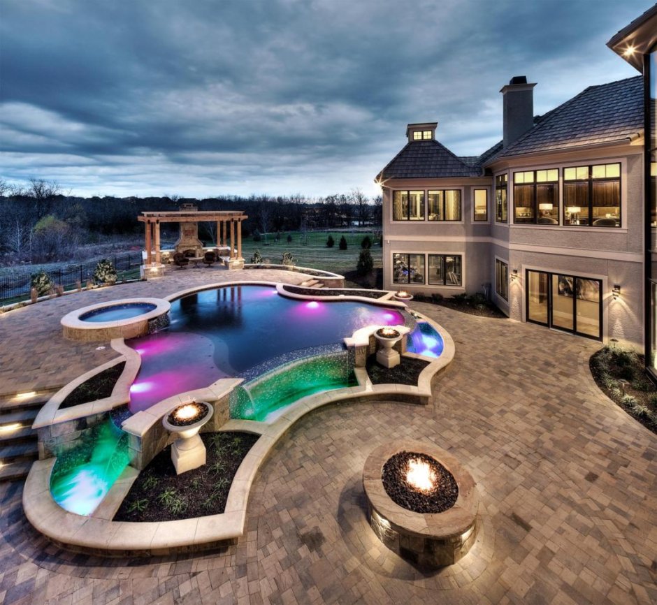 Собственный дом с бассейном