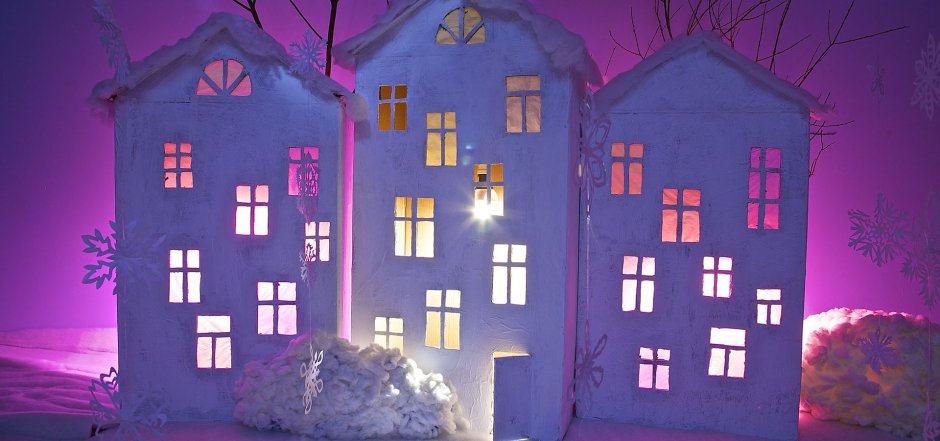 Светящиеся домики в новогоднем интерьере