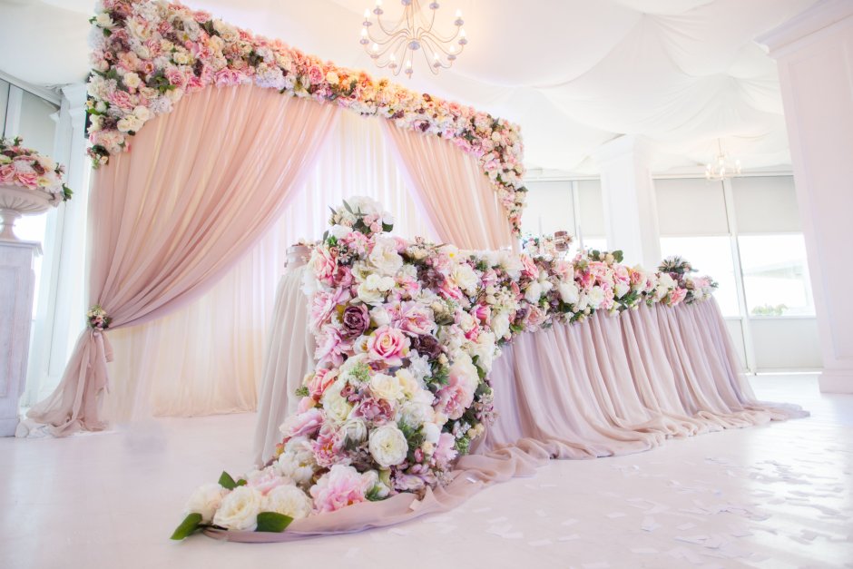 Украшение зала на свадьбу цветами живыми