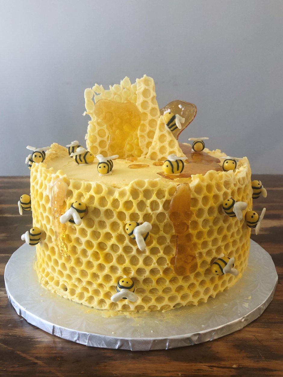 Торт в виде бочки с медом