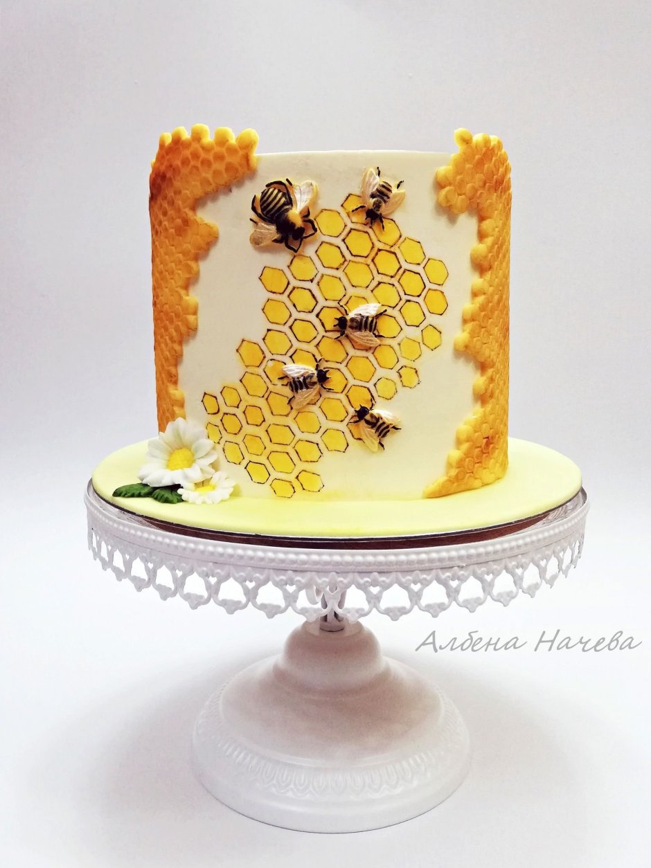 Торт с пчелами и сотами