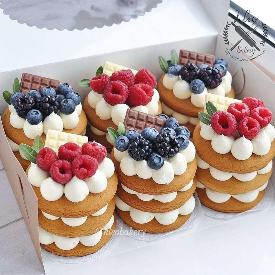 Открытый торт с фруктами