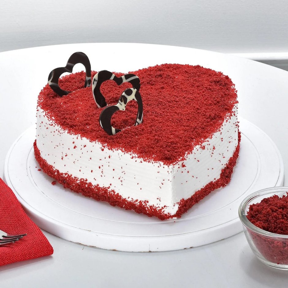 Торт красный бархат в форме сердца