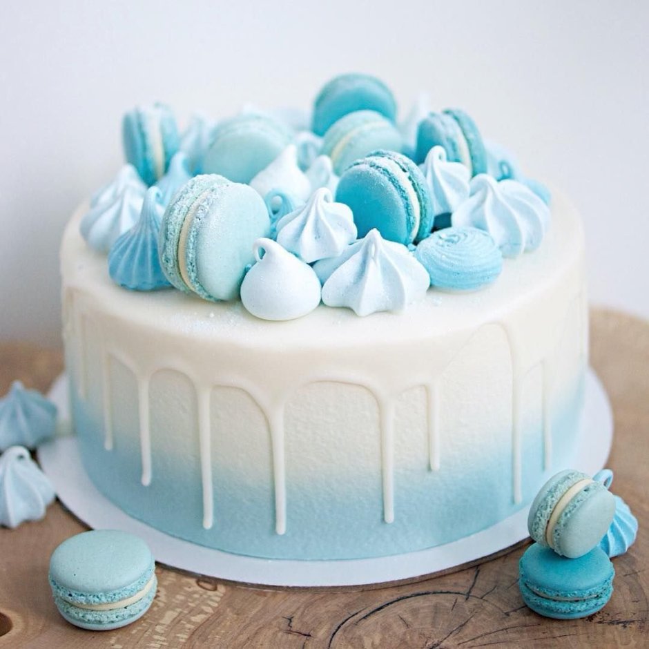 Украшение торта в голубом цвете