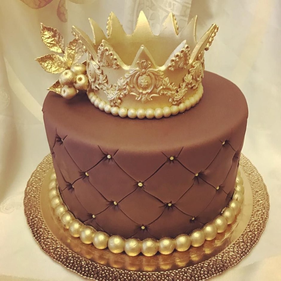Шикарный торт с короной