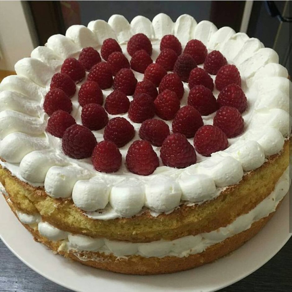 Бисквитный торт со сливками дома
