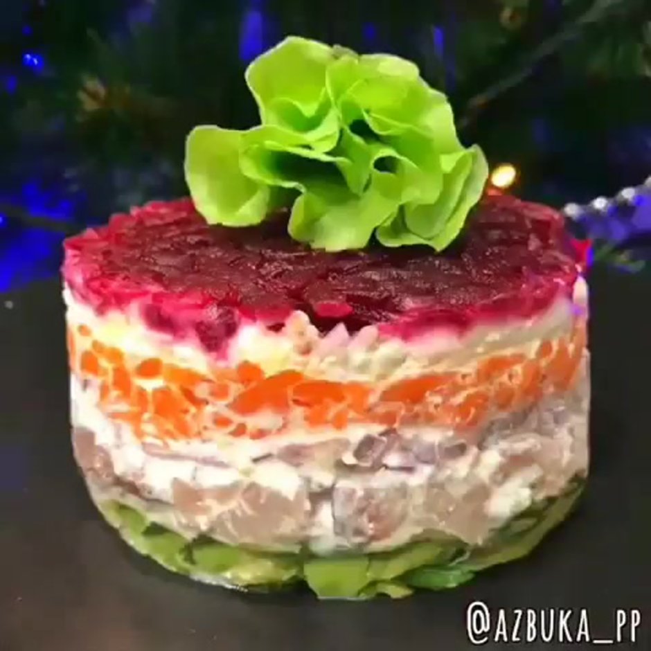 Салат в виде торта