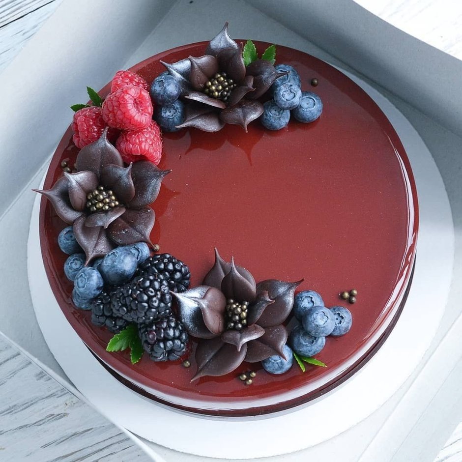 Торт с мармеладными ягодами