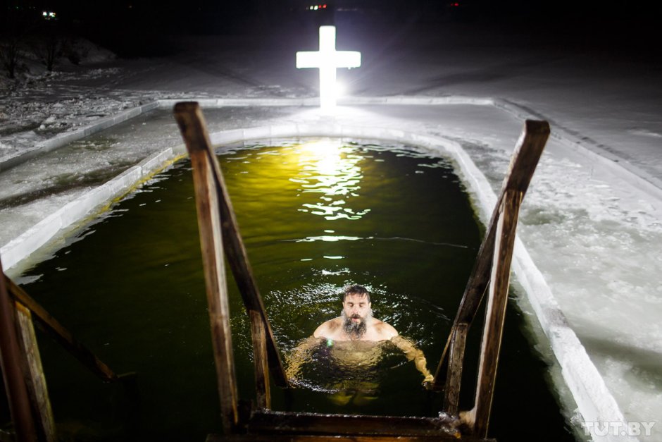 Крещенское купание в проруби