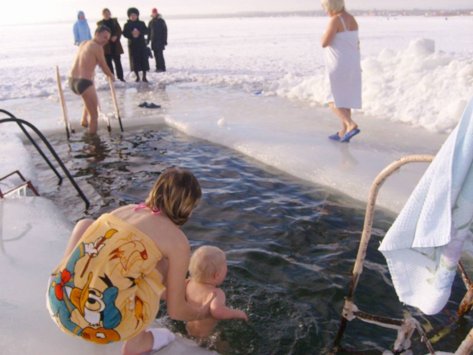 Крещенские купания дети