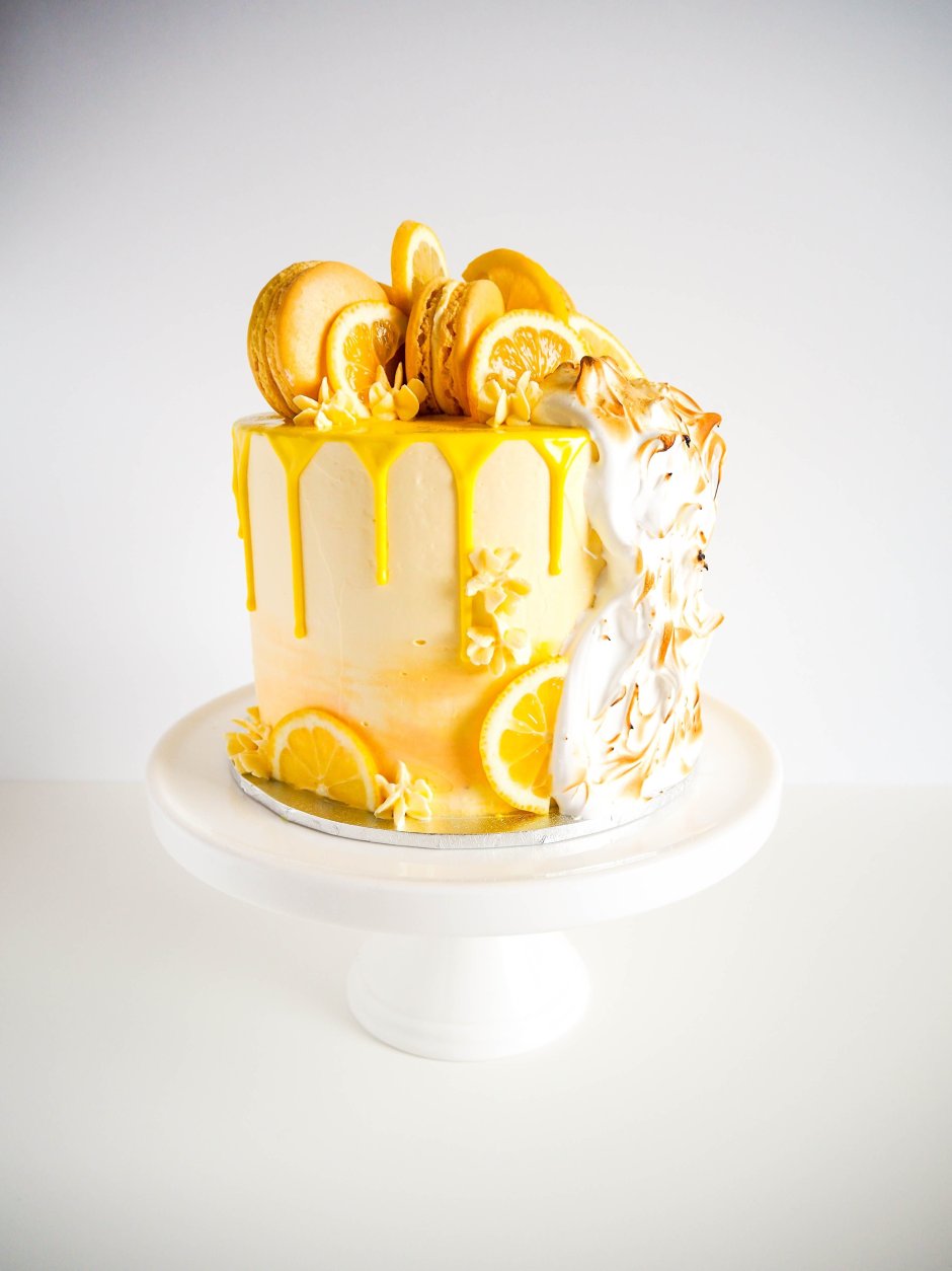 Торт желтый детский
