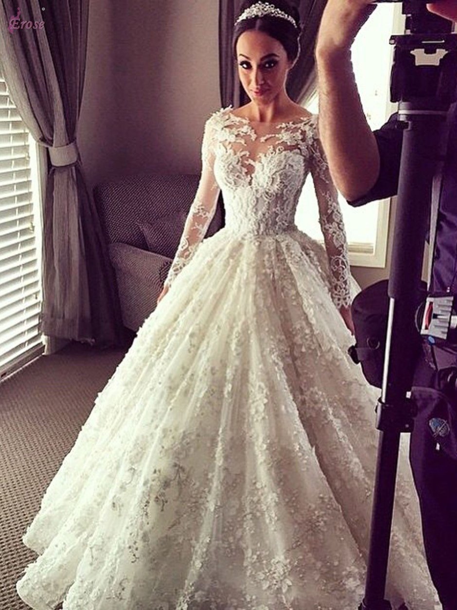 Свадебное платье блестящее с длинным рукавом