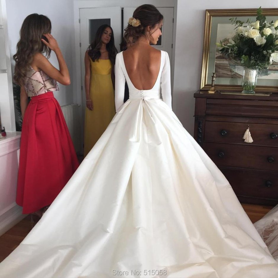 Атласное свадебное платье с открытой спиной