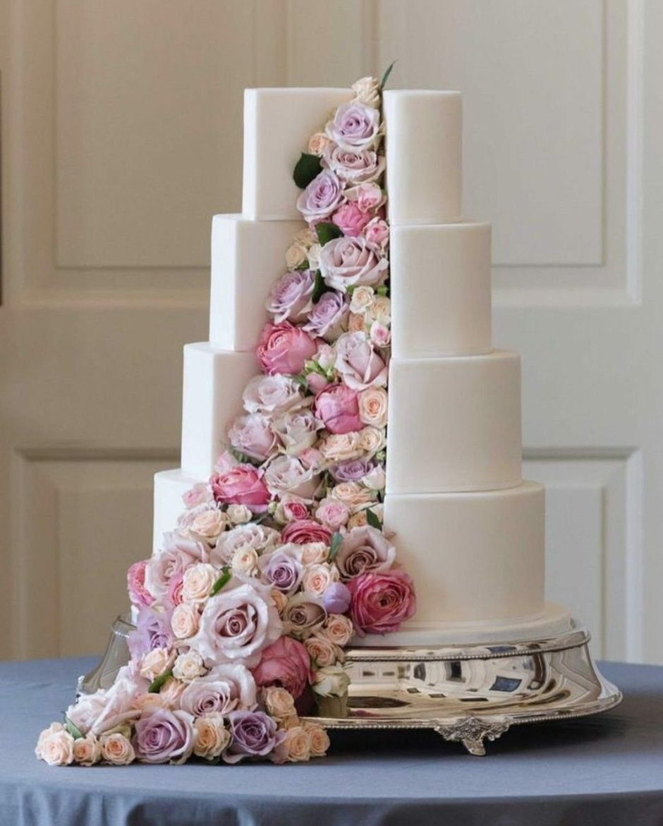 Свадебный торт в разрезе