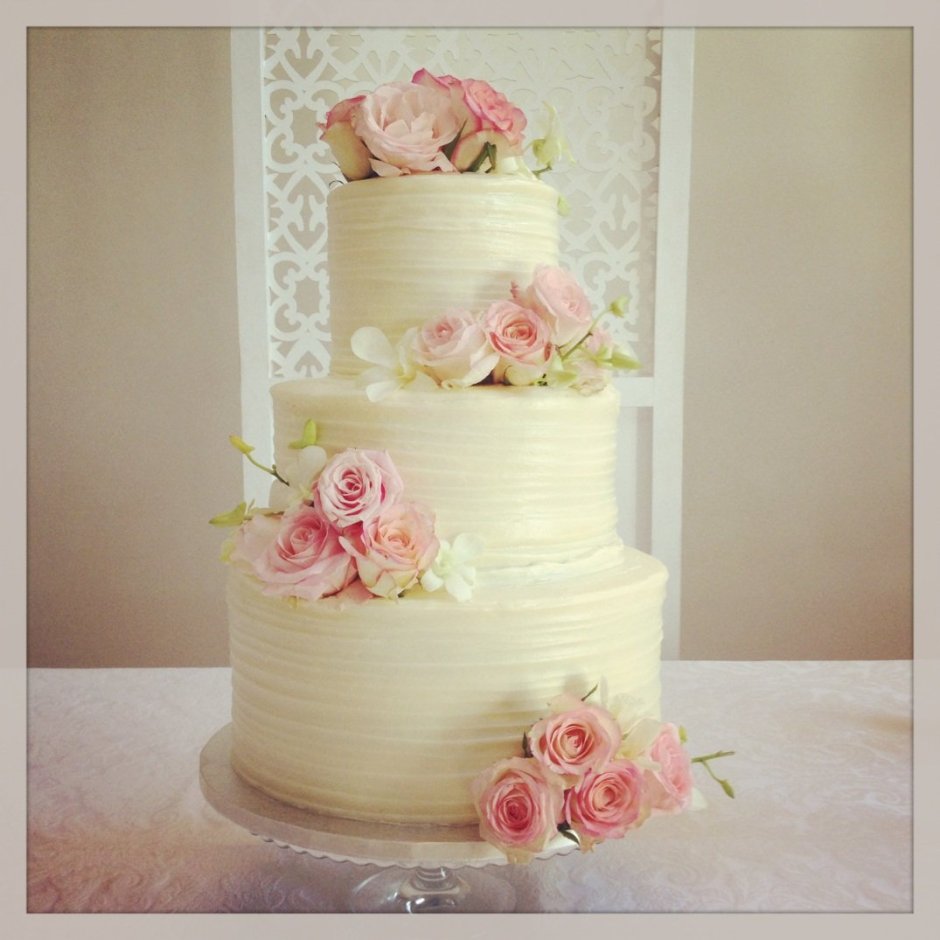 Трехъярусные Свадебные торты с розочками
