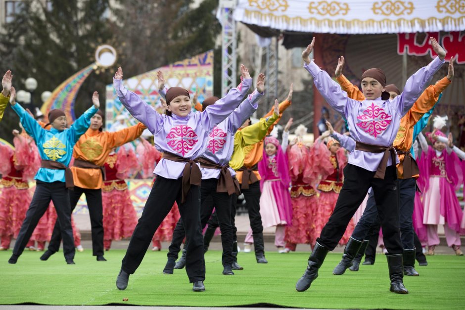 С праздником Наурыз