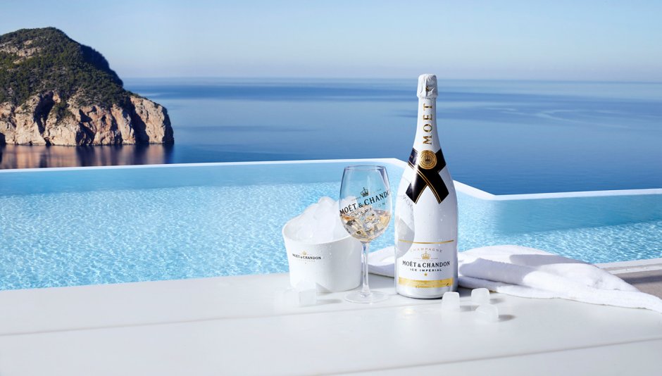 Шампанское и море