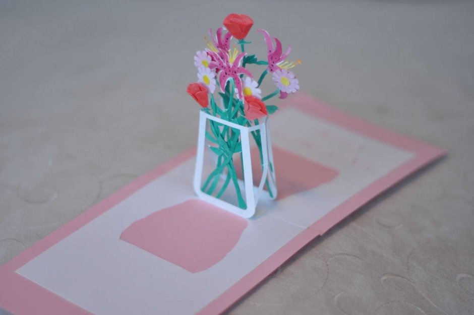 Объемная открытка с цветами и вазой