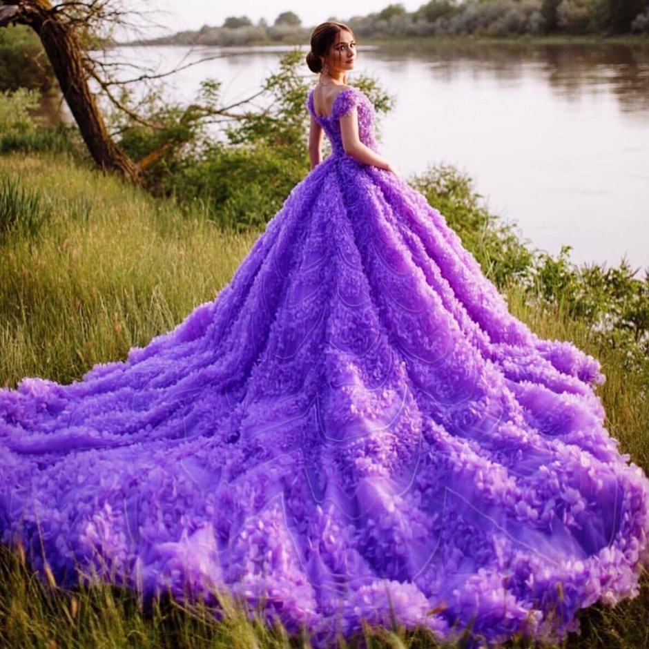 Шикарное фиолетовое свадебное платье