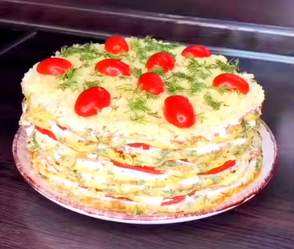 Торт из кабачков с помидорами и чесноком