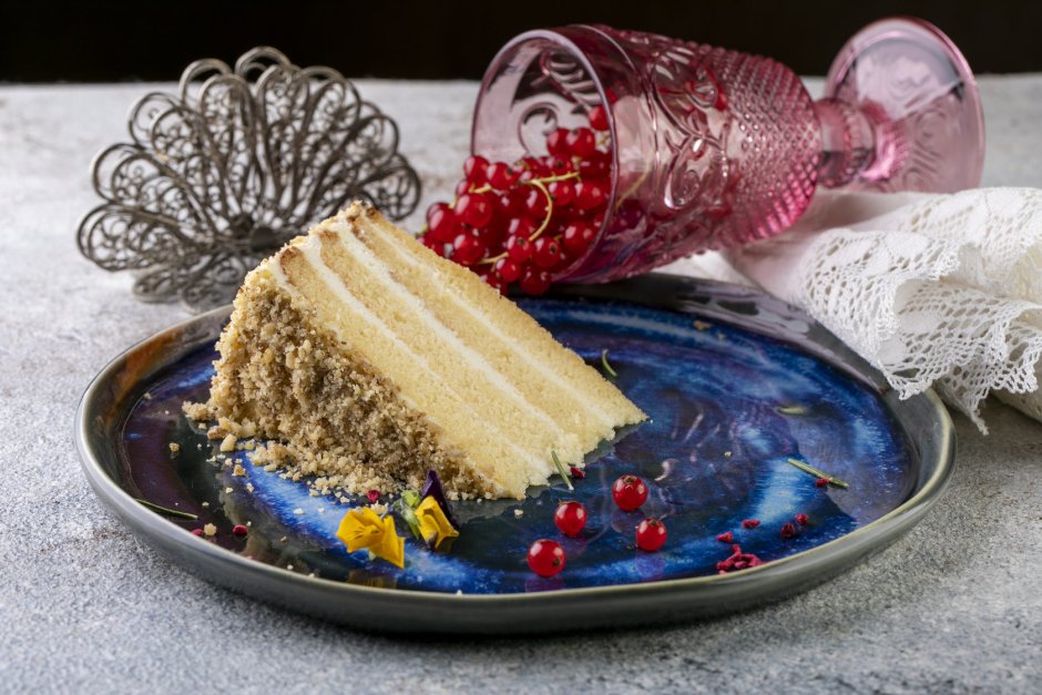 Торт домашний сметанник с ягодой Царский вкус