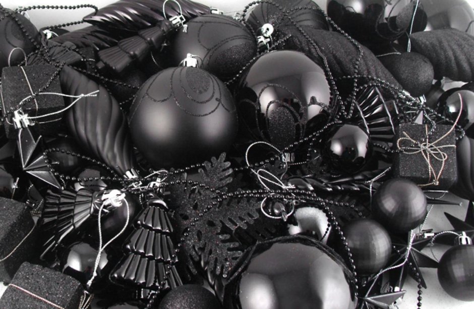 Черные елочные игрушки
