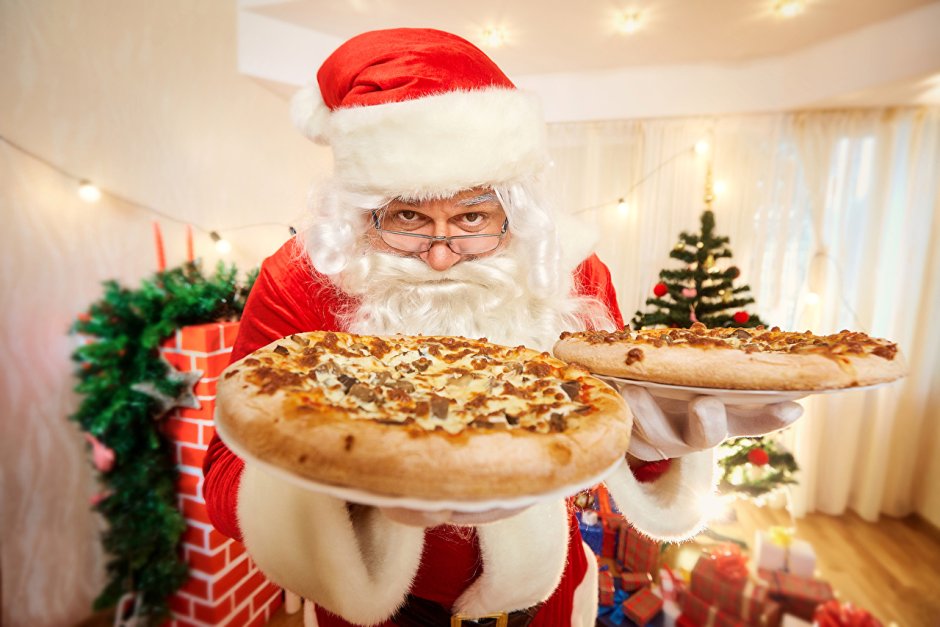 Санта с пиццей
