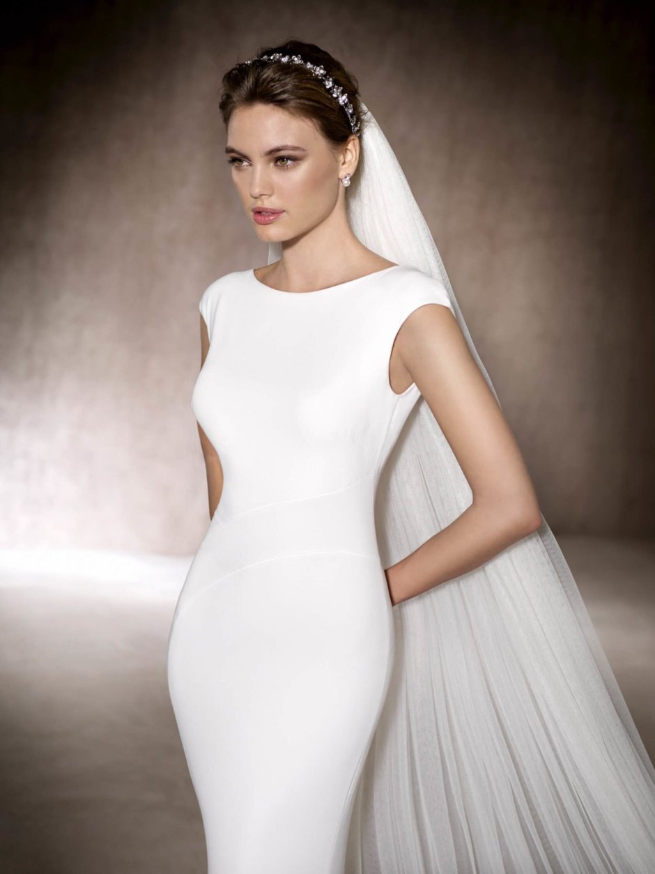 Строгое белое свадебное платье