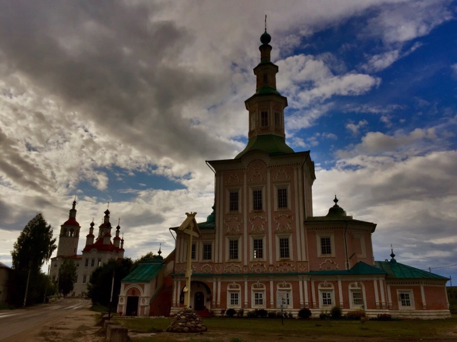 Псково-Печерский монастырь зима