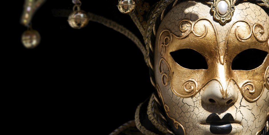 Венецианская маска на черном фоне