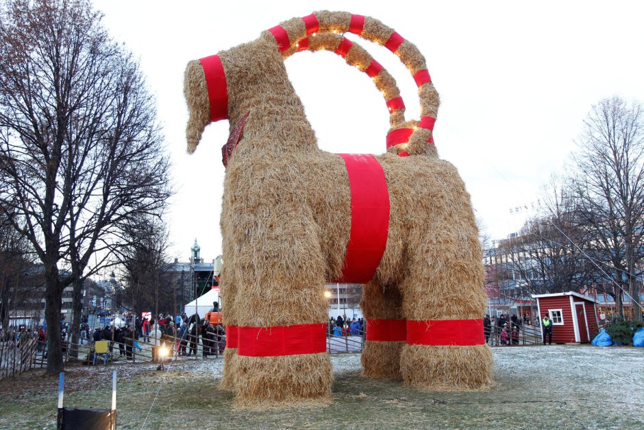 Рождество в Швеции соломенный козел