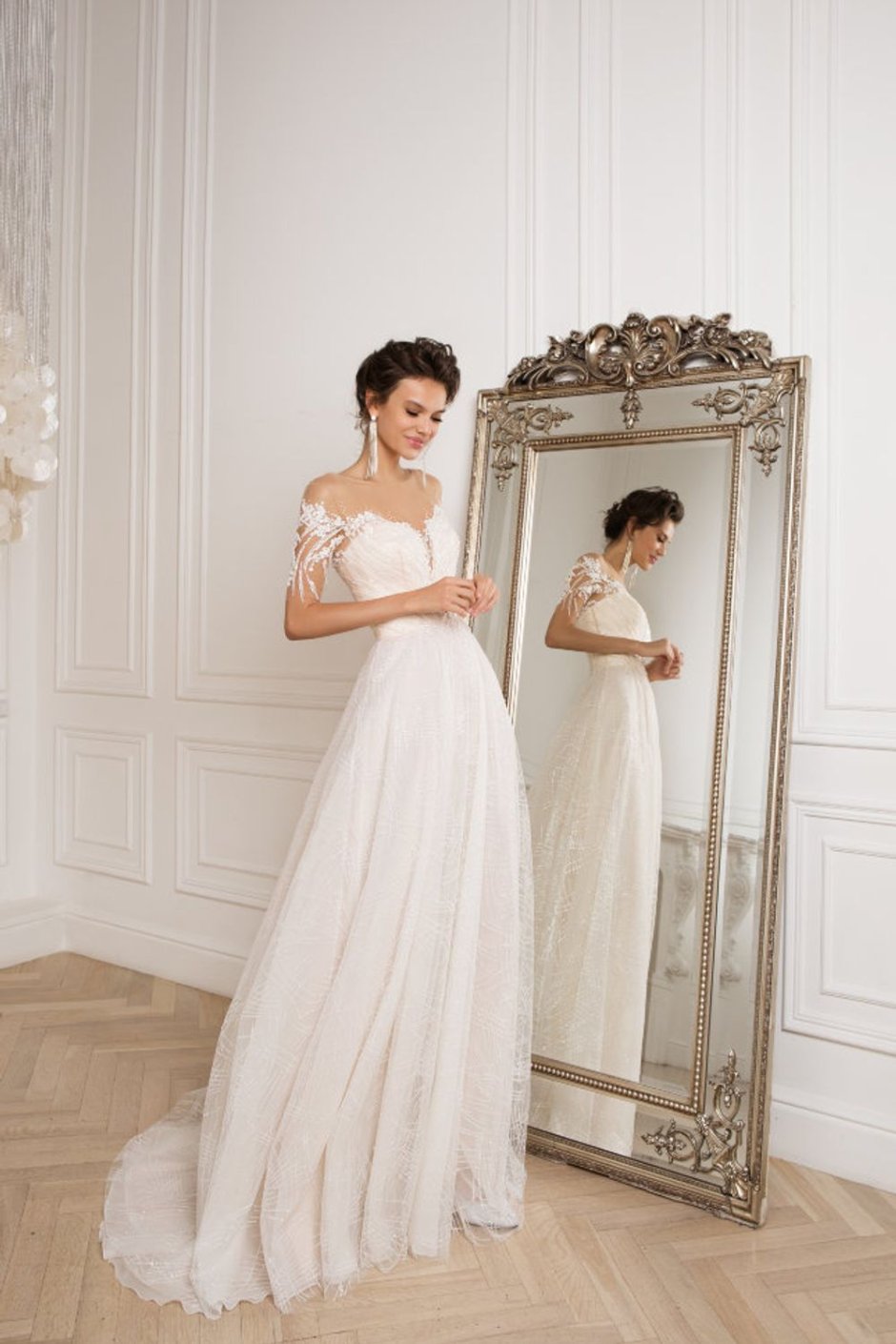 Модели в свадебных платьях в журналах