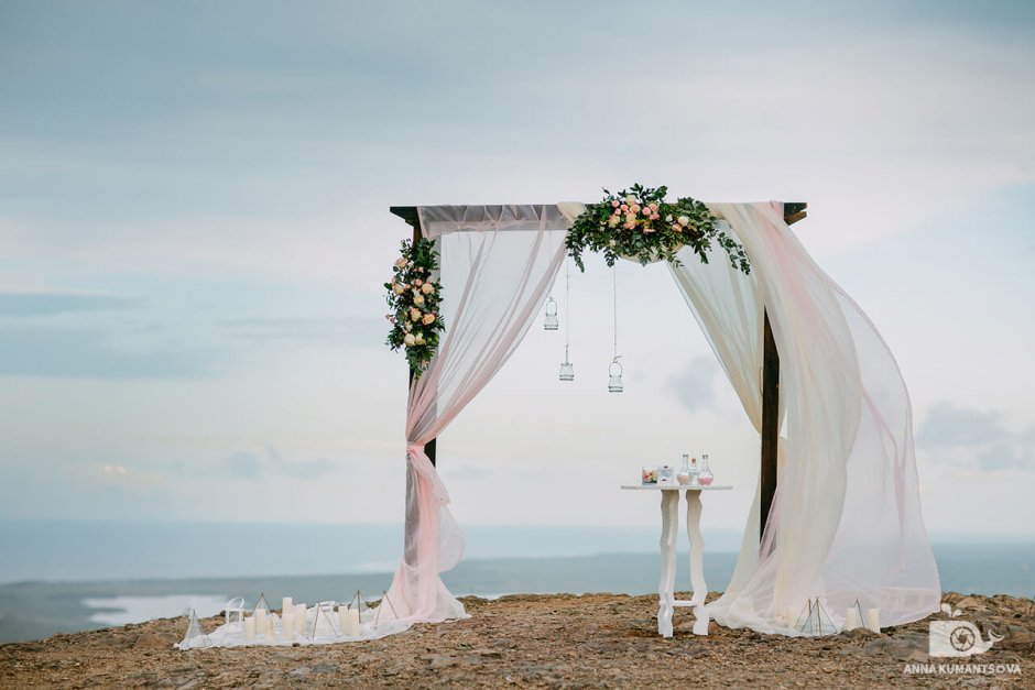Свадебная арка у воды