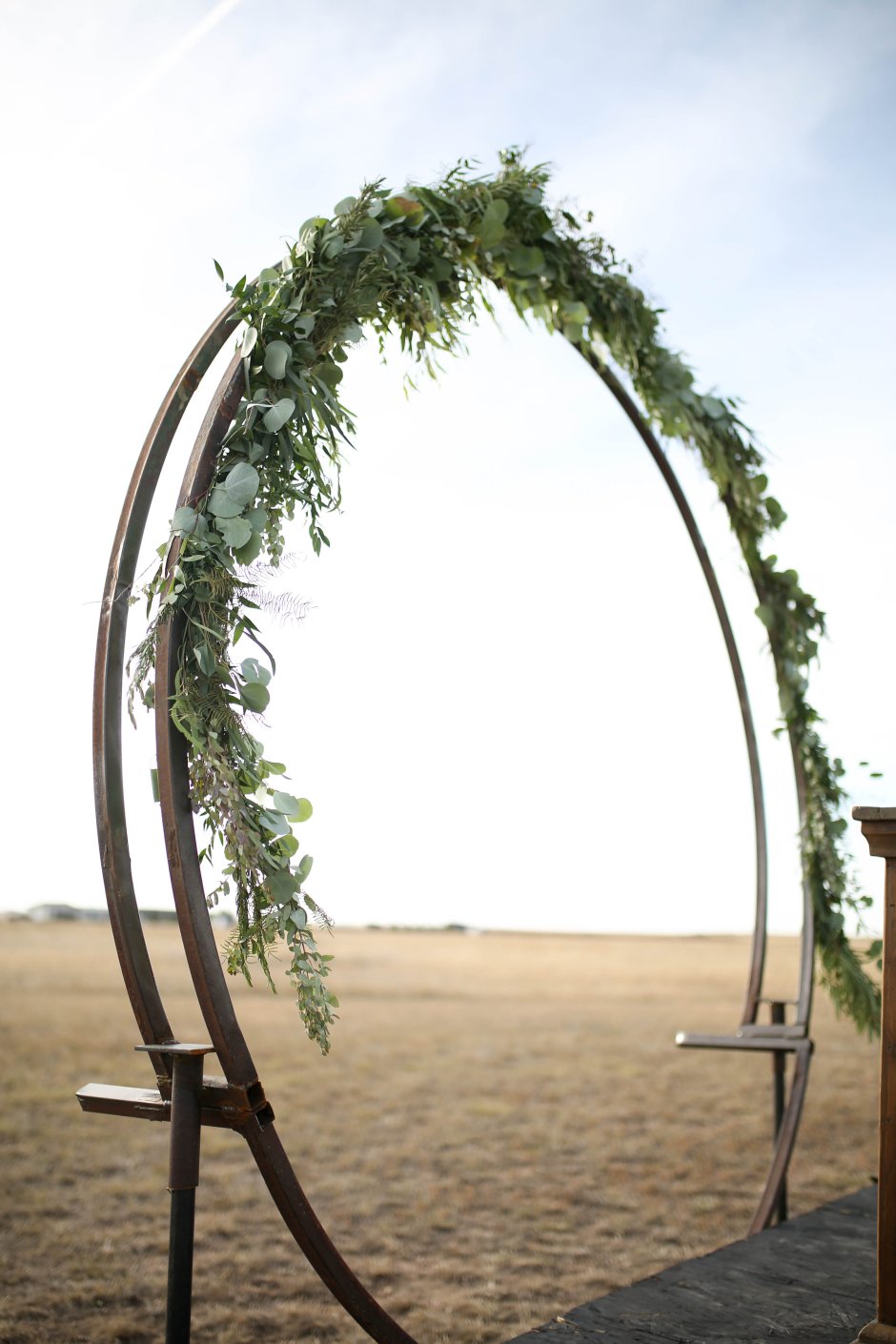Кованая круглая арка свадьба