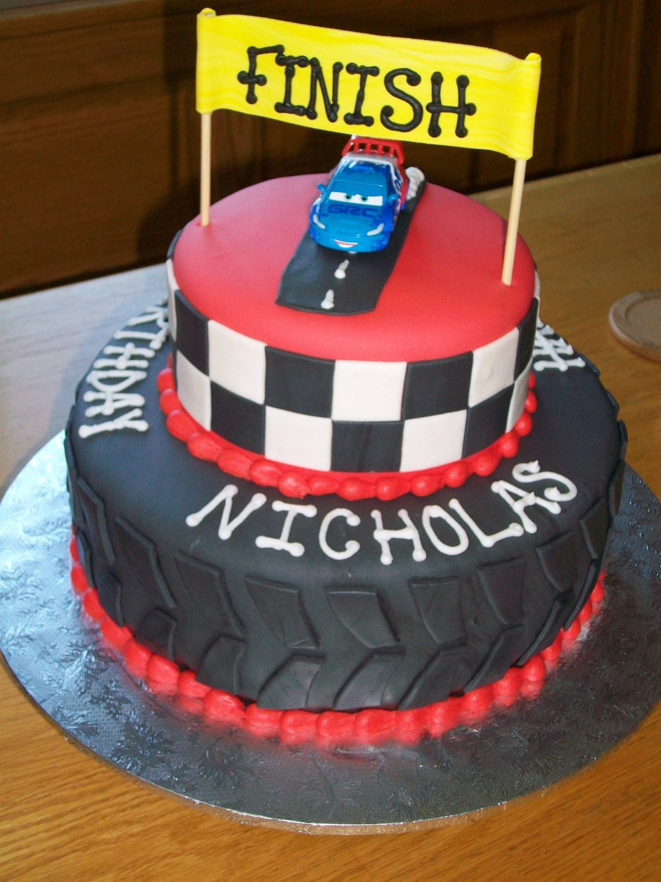 Торт с гоночными машинами