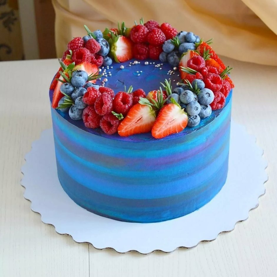 Детский торт с ягодами
