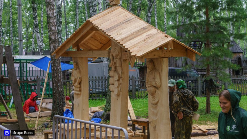 Праздник топора в Томске фигуры из дерева