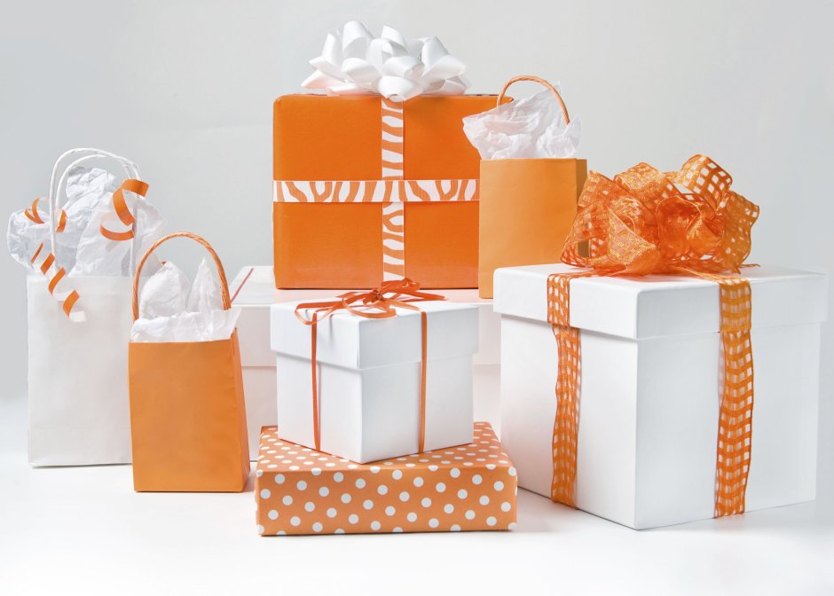 Подарок оранжевый
