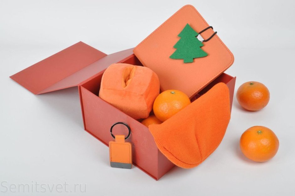 Подарок оранжевый