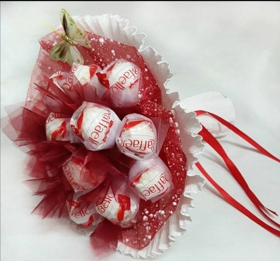 Новогодние сладкие букеты из конфет