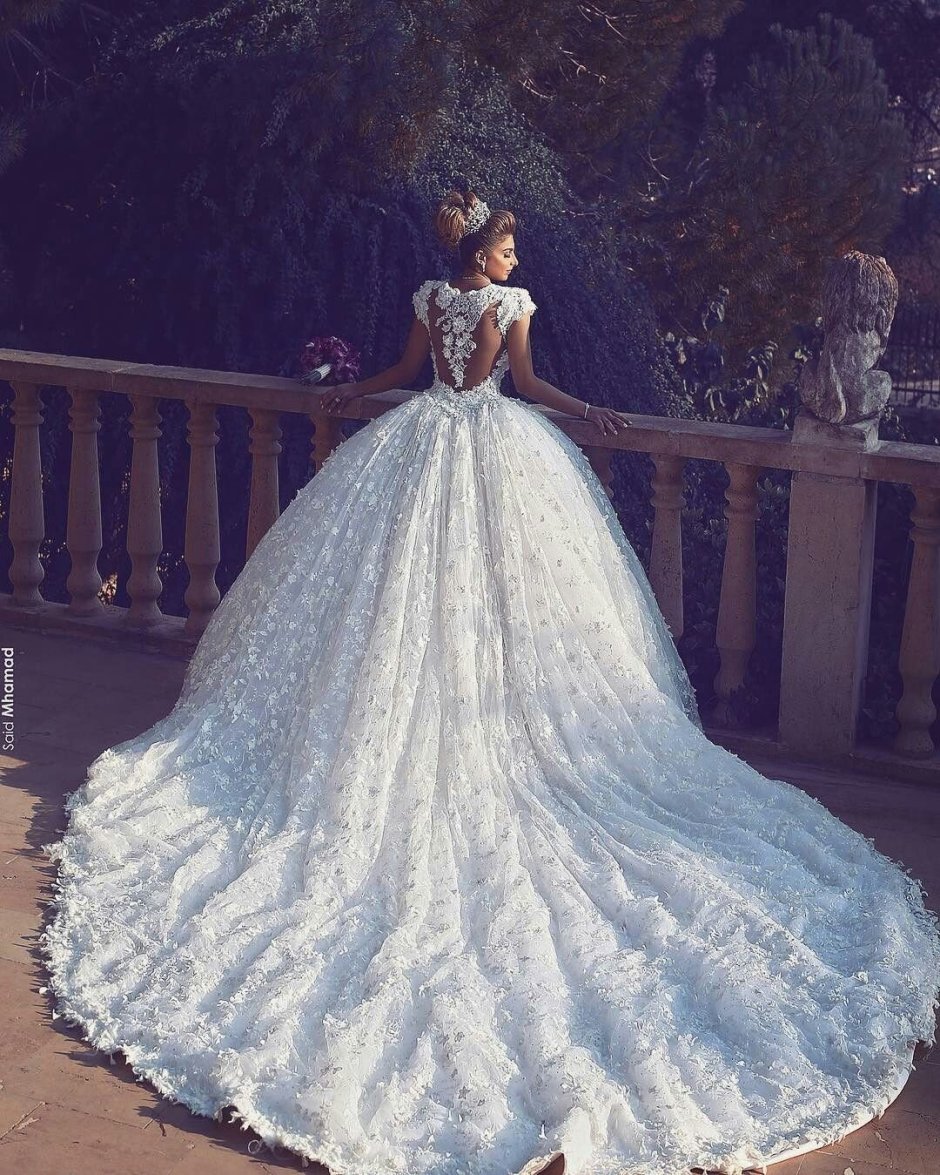 Свадебные платья с короной и фатой