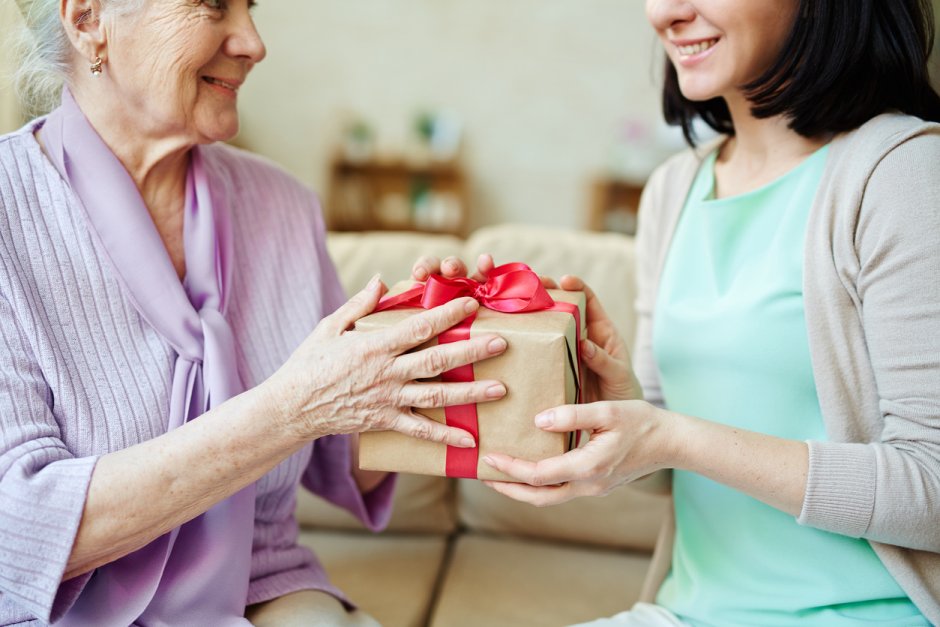 Подарки для пожилых людей
