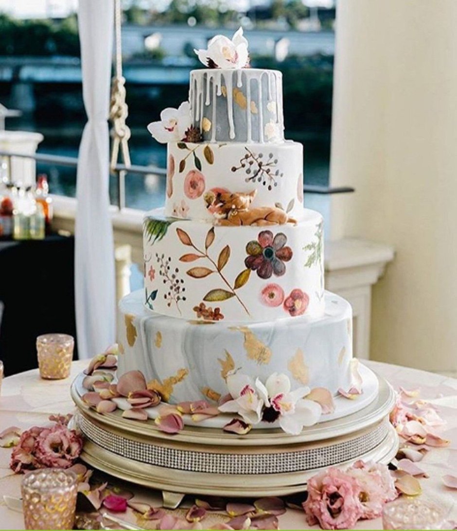 Свадебный торт в коралловом цвете