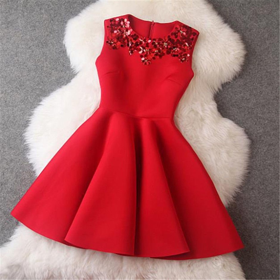 Платье красное нарядное