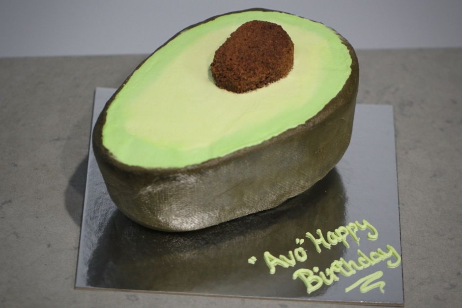 Торт в форме авокадо