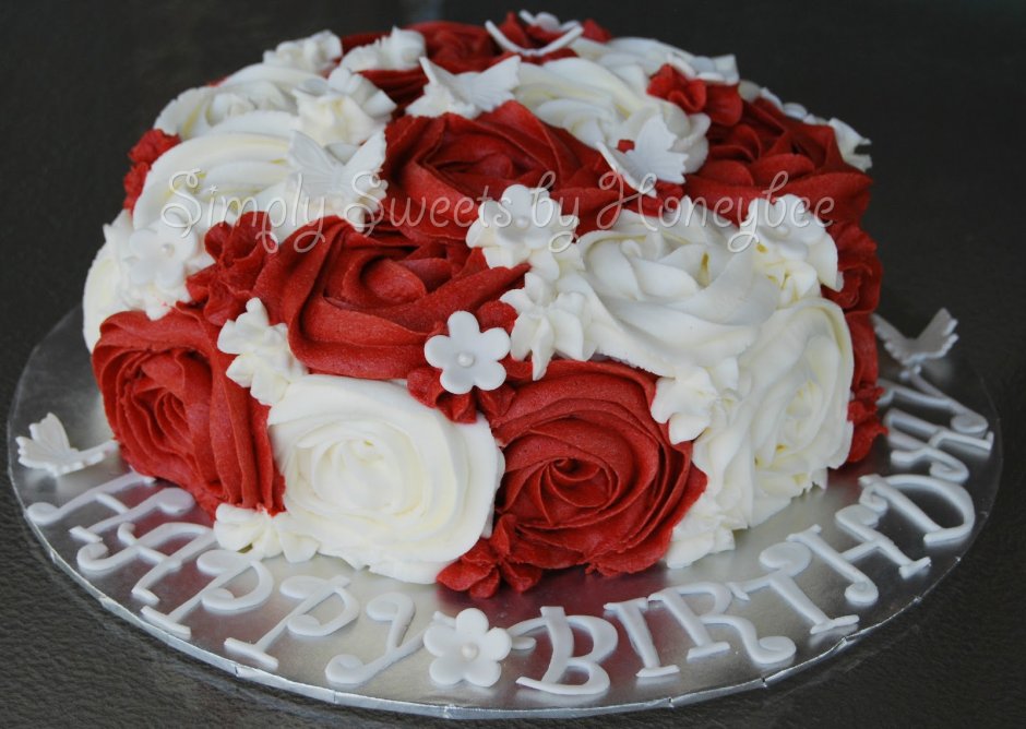 Торт с белыми розами из крема