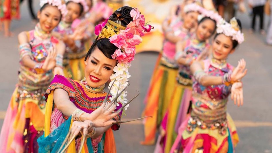 Танцы в Тайланде яркие рисунки